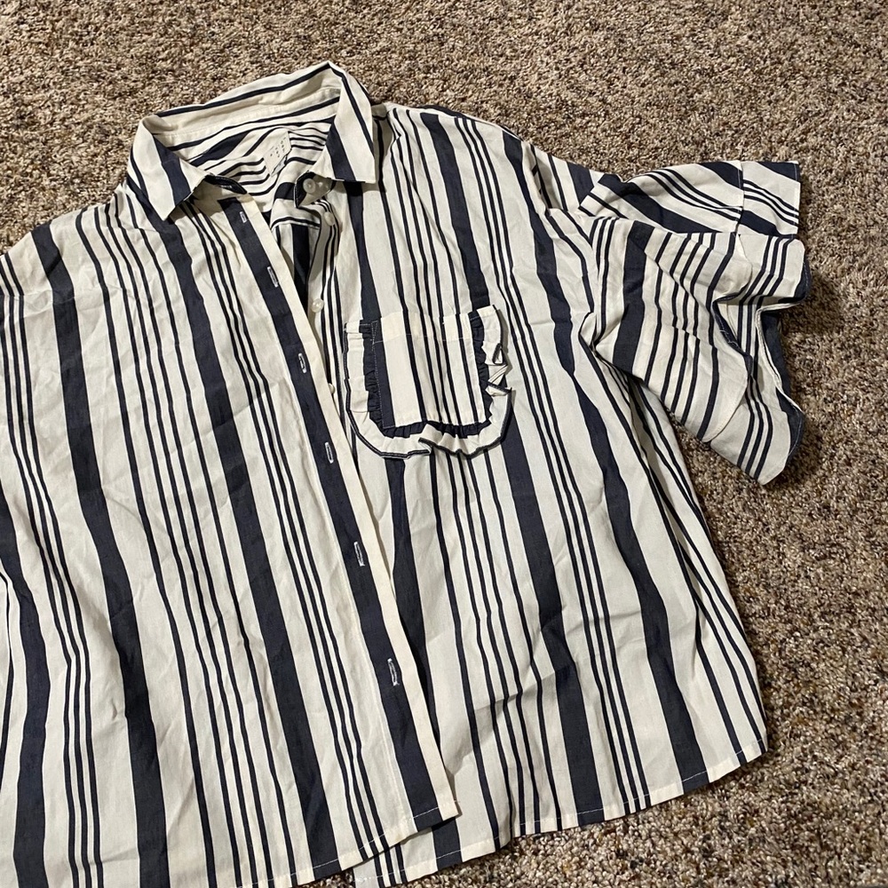 SOLD Button up CROPPED frilled sleeves